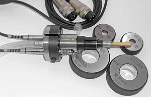 Federkontaktduesendorn 2-stufig mit Hoehenmass per Induktivtaster Federkontaktduesendorn 2-stufig mit Hoehenmass per Induktivtaster